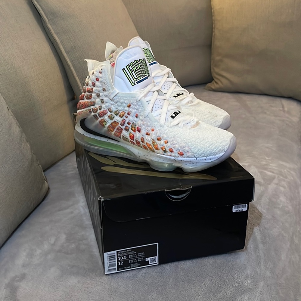 Nike LeBron 17 "White/Black/Multicolor